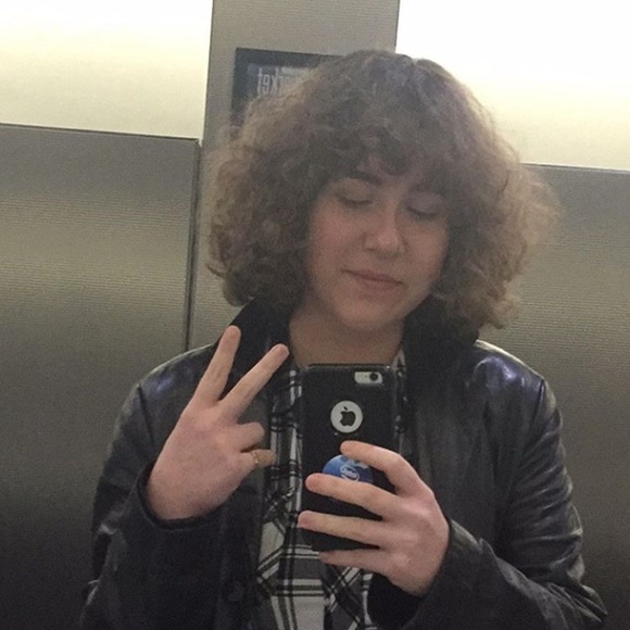 Meet your Posher, Lara - Picture 1 of 1